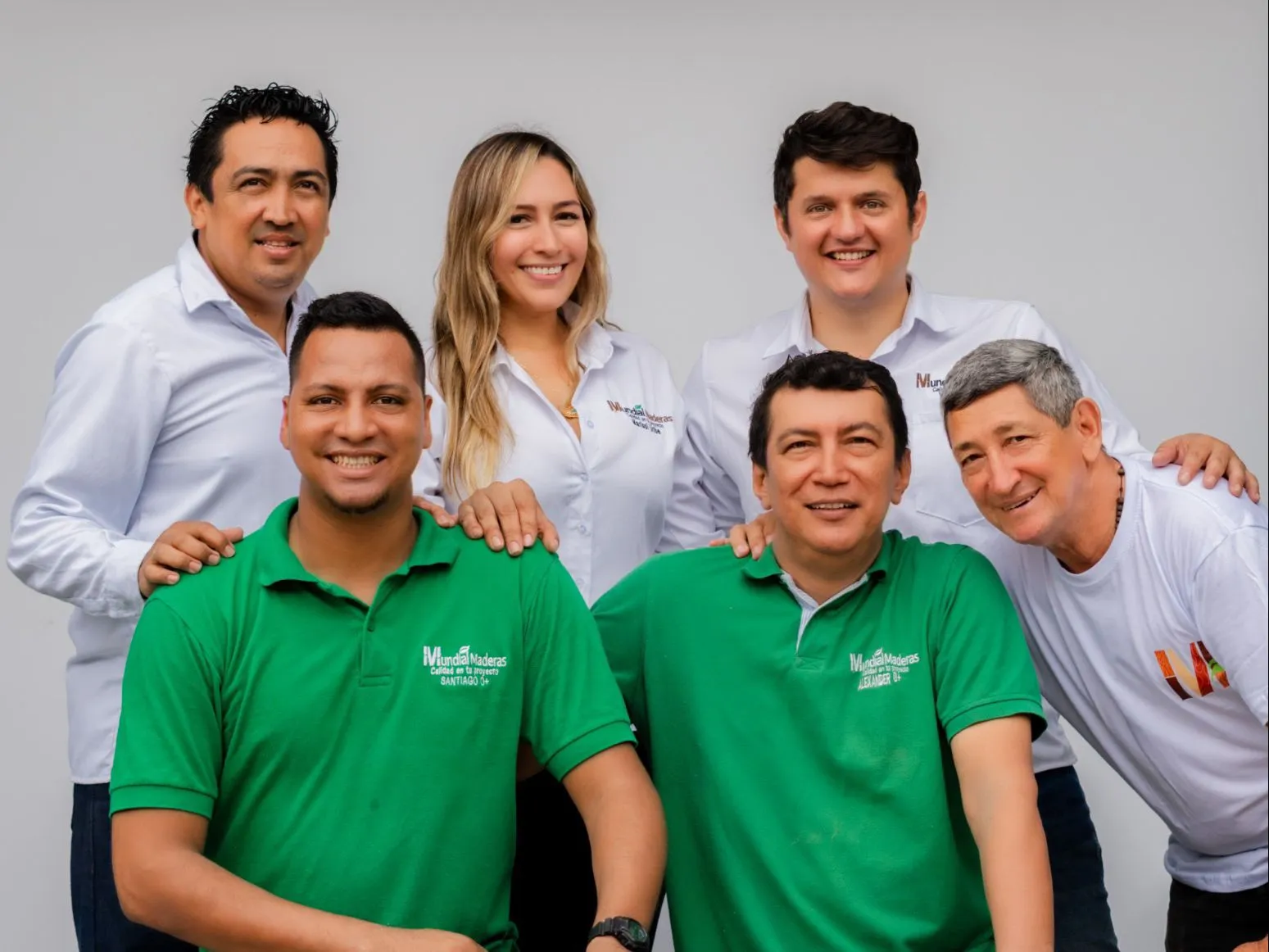 Equipo de Mundial Maderas reunido